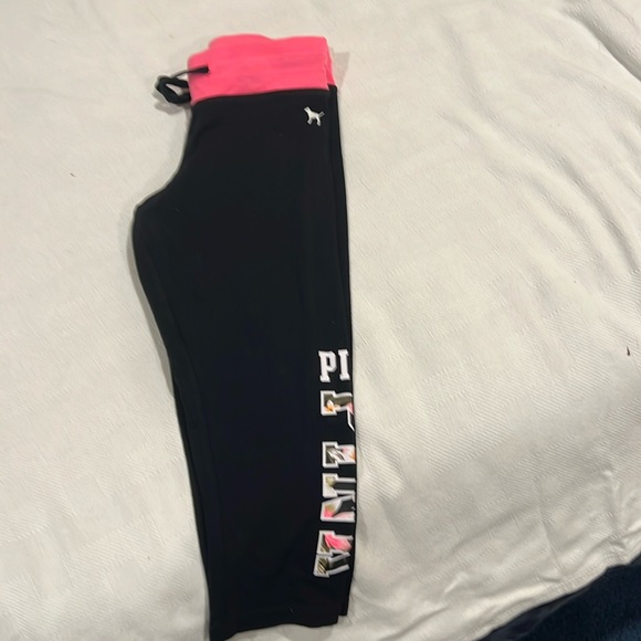Victoria’s Secret Capri leggings - Picture 2 of 5